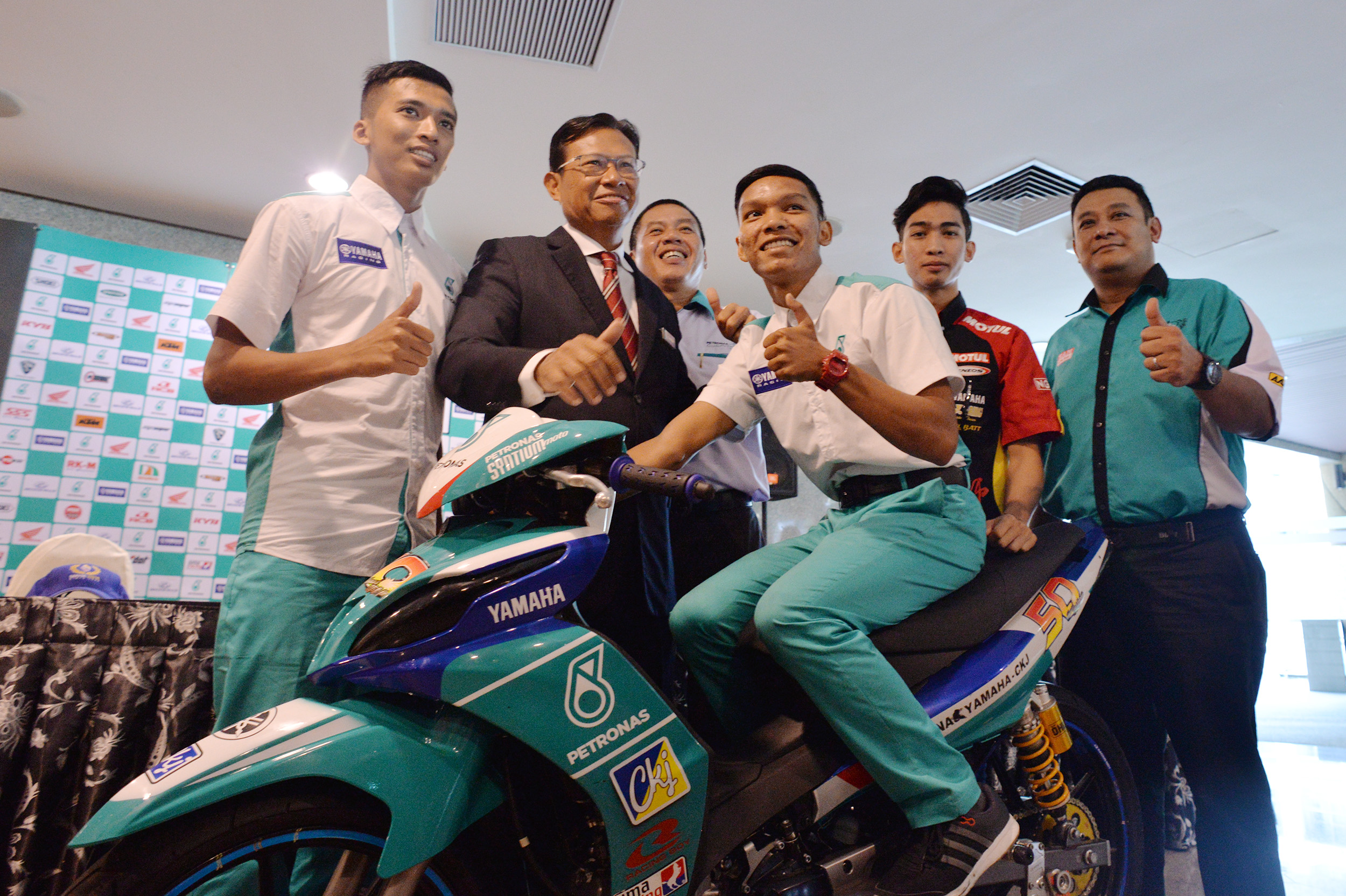 AHMAD SHABERY SOKONG PEMBANGUNAN PELUMBA MUDA DI KEMAMAN