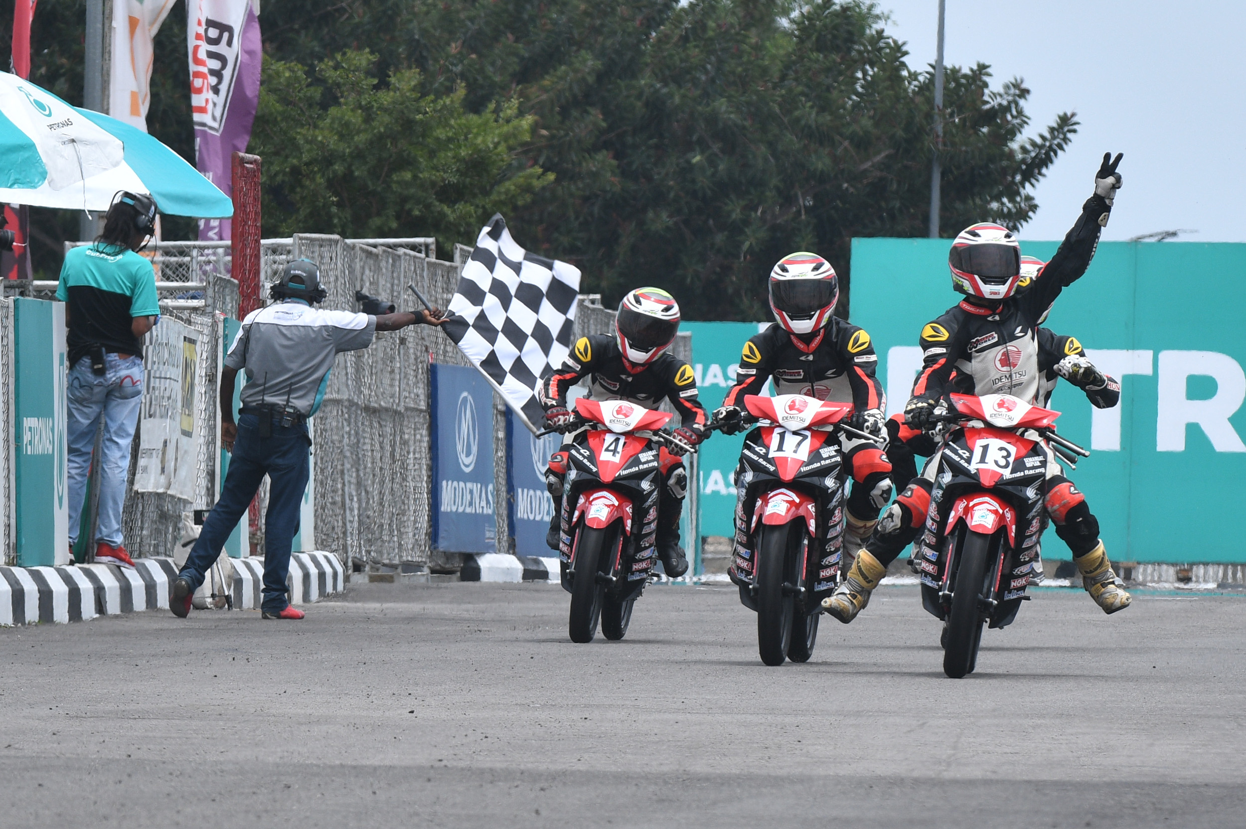 SYAIRUL YUSLIE SUHAIMI JUARA CABARAN HONDA WAVE ALPHA 2016