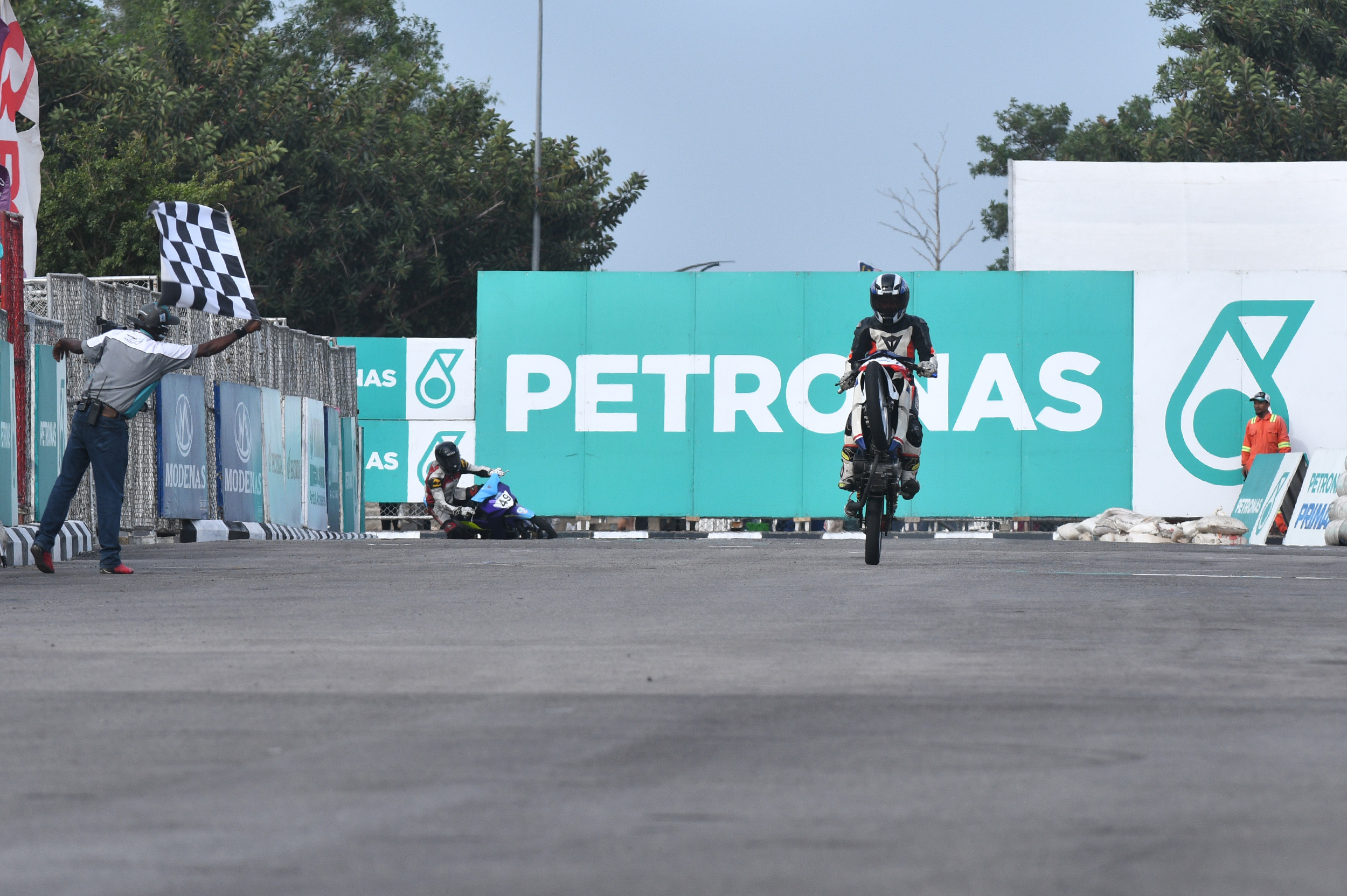 MD ALIFF AIMAN TUMIRAN DINOBATKAN JUARA PETRONAS SPRINTA PRO-AM 2016