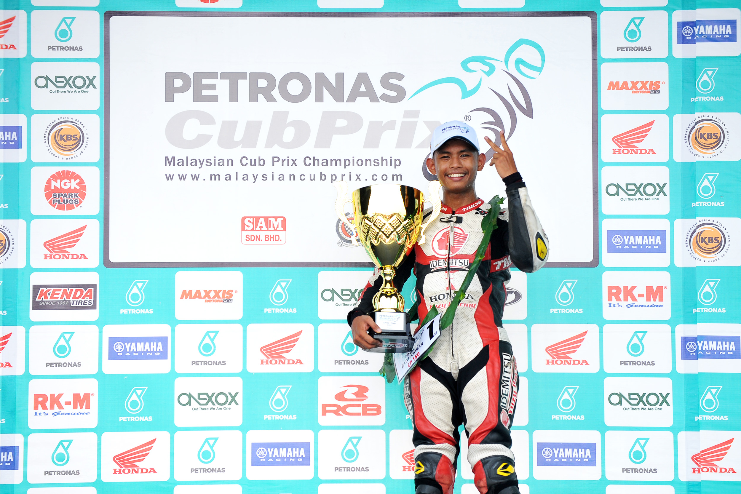 AZROY UNGGULI PERLUMBAAN BATU KAWAN