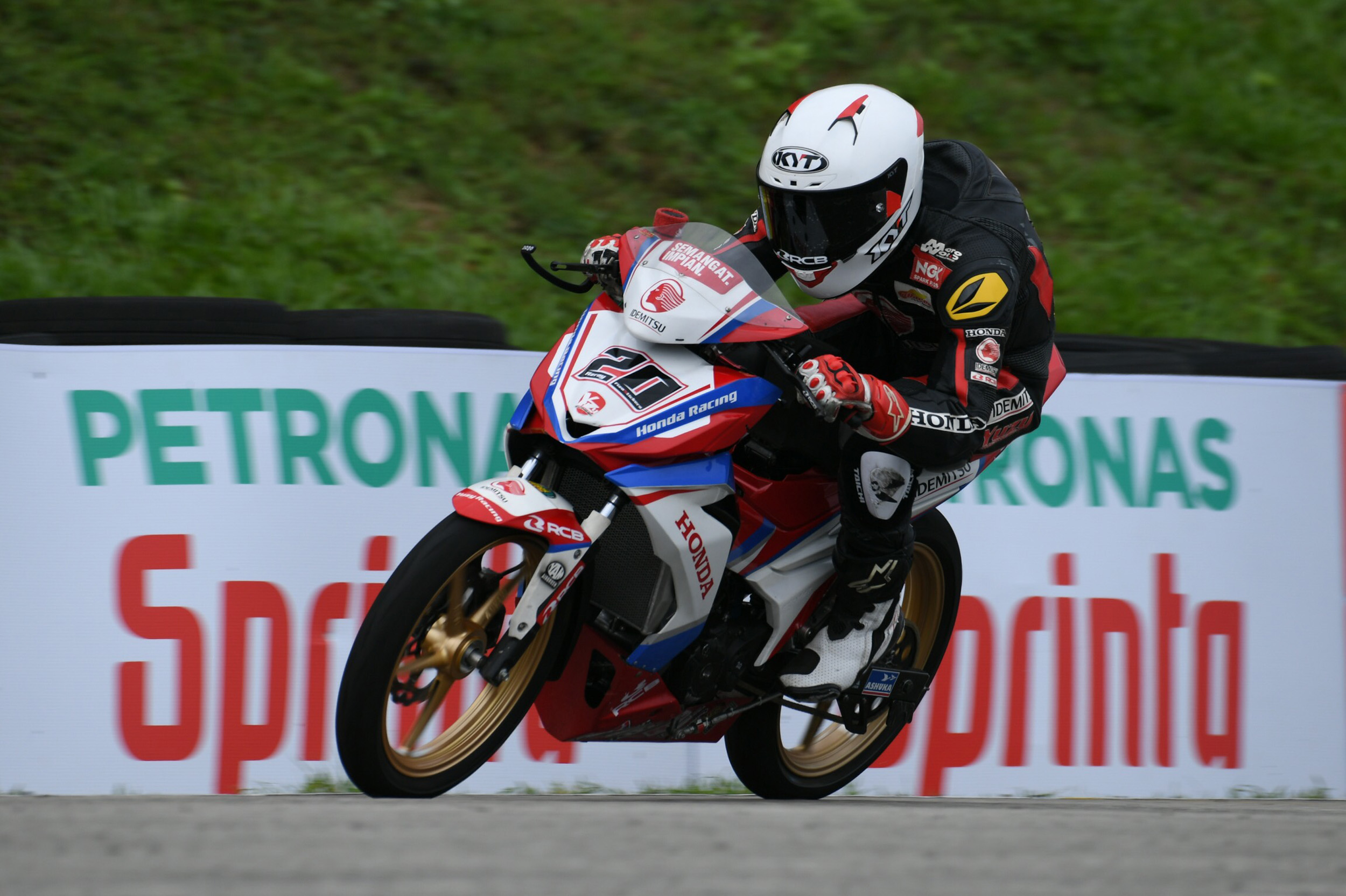 AZROY CURI TUMPUAN DI TANGKAK