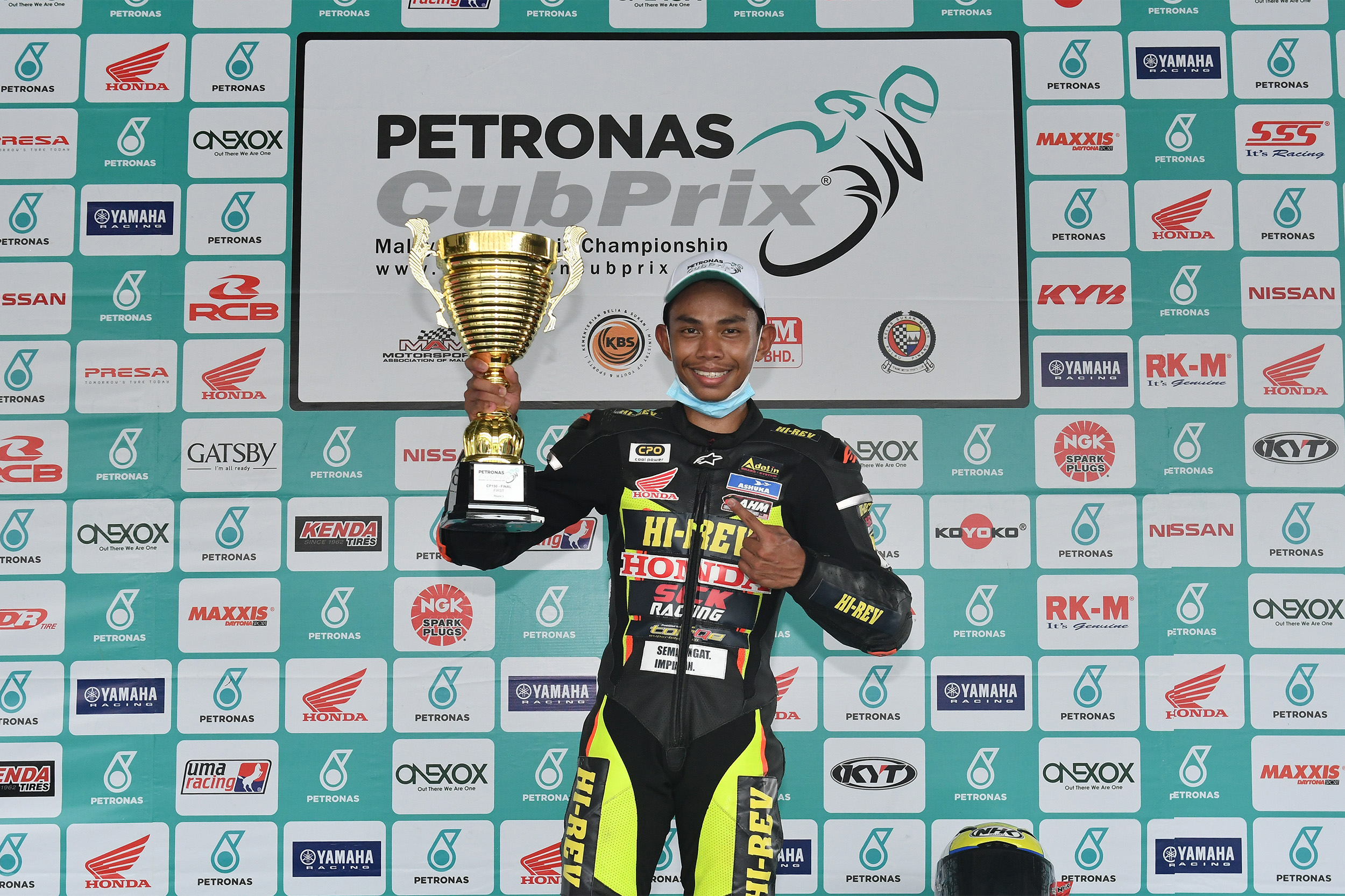 HELMI AZMAN SEKALI LAGI BUKTIKAN KEHEBATAN DI SEPANG
