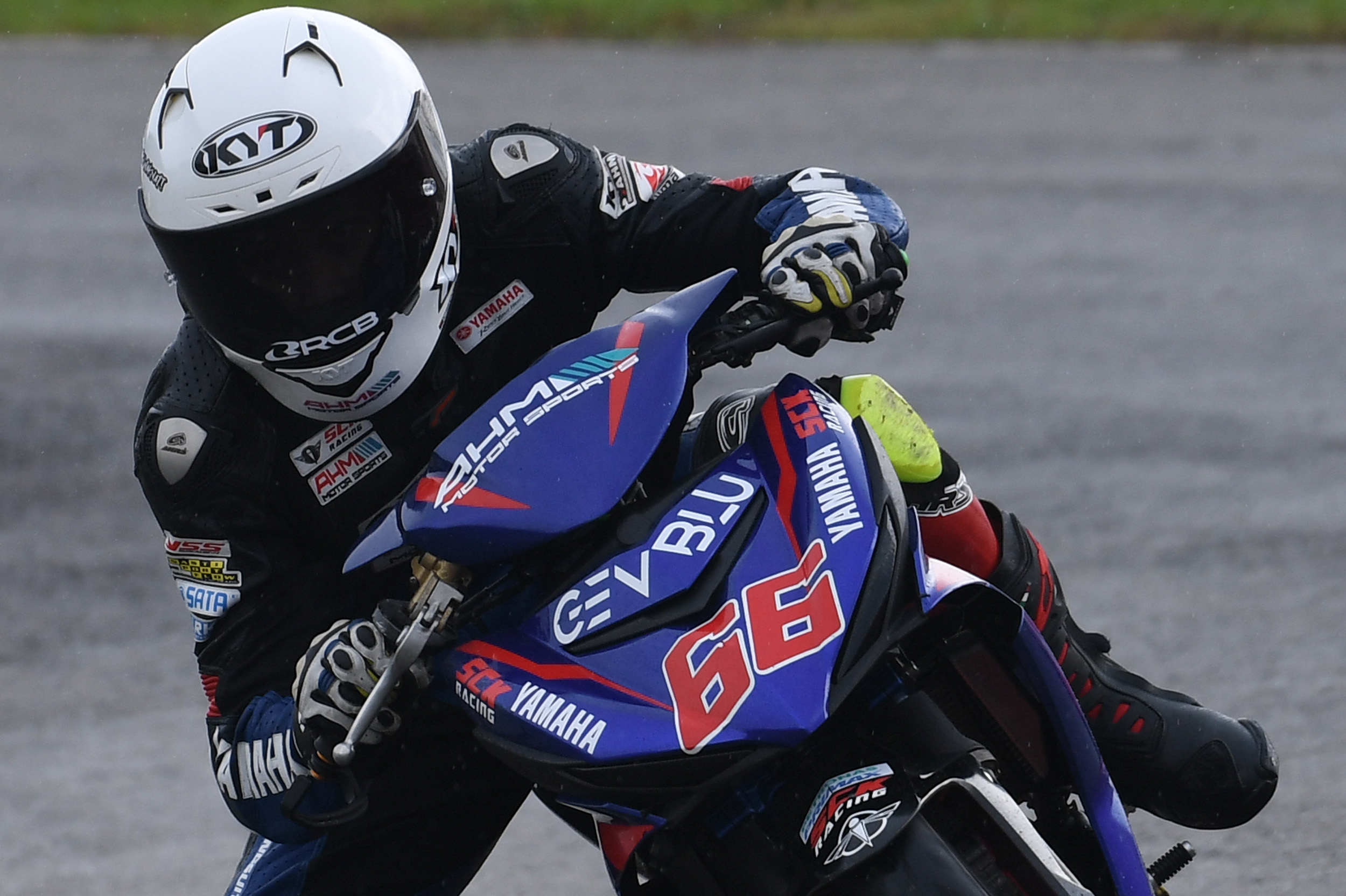 Mohd Iqbal Amri dari pasukan Yamaha GenBlue AHM Motorsports membuat kejutan apabila berjaya mencatat masa terpantas CP150, 45.589s