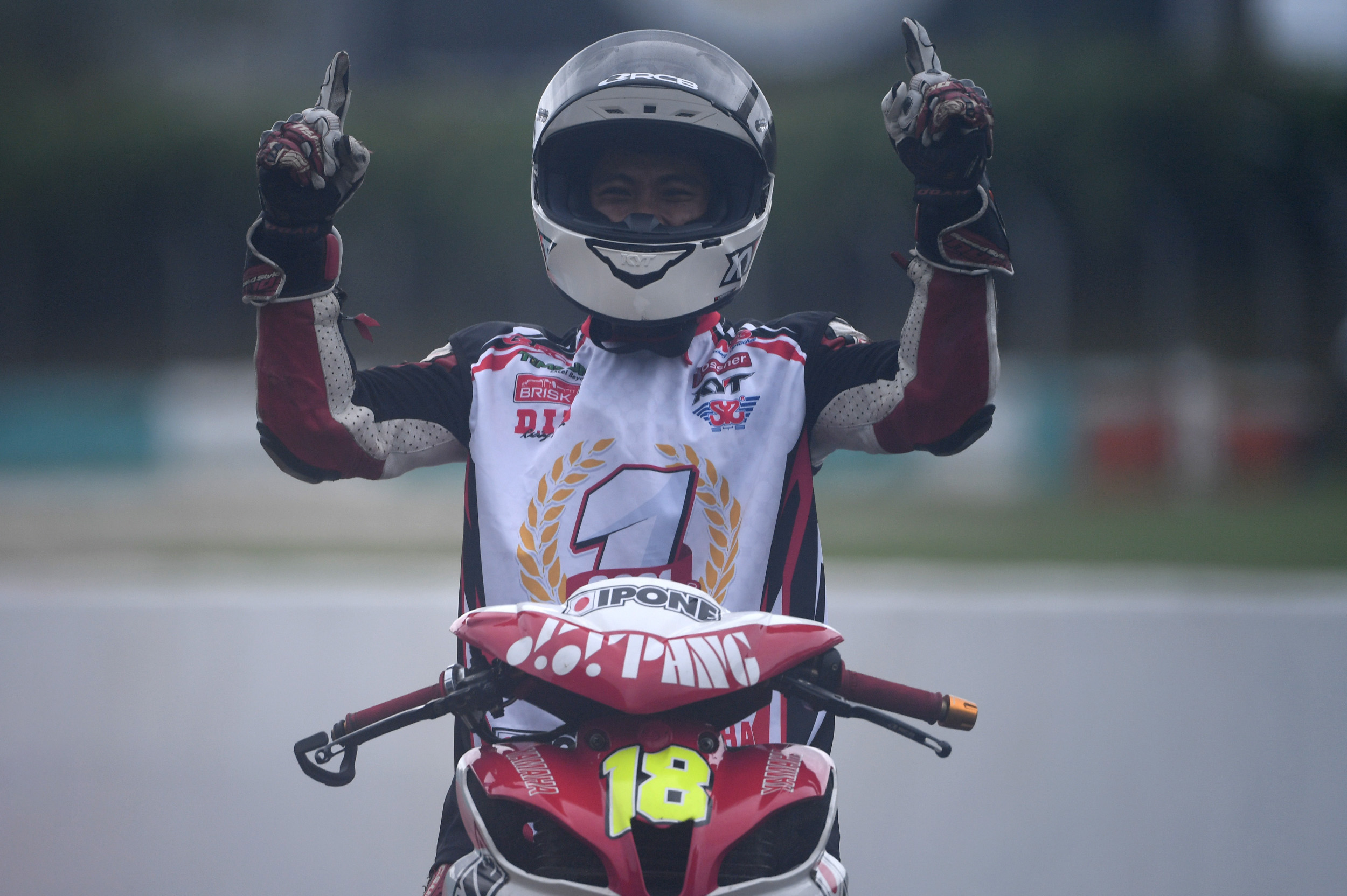 Mohd Adib Rosley akhirnya berjaya menggalas gelaran Juara CP125 di Pusingan 9 Kejuaraan PETRONAS Malaysian Cub Prix di Litar Sepang Selatan