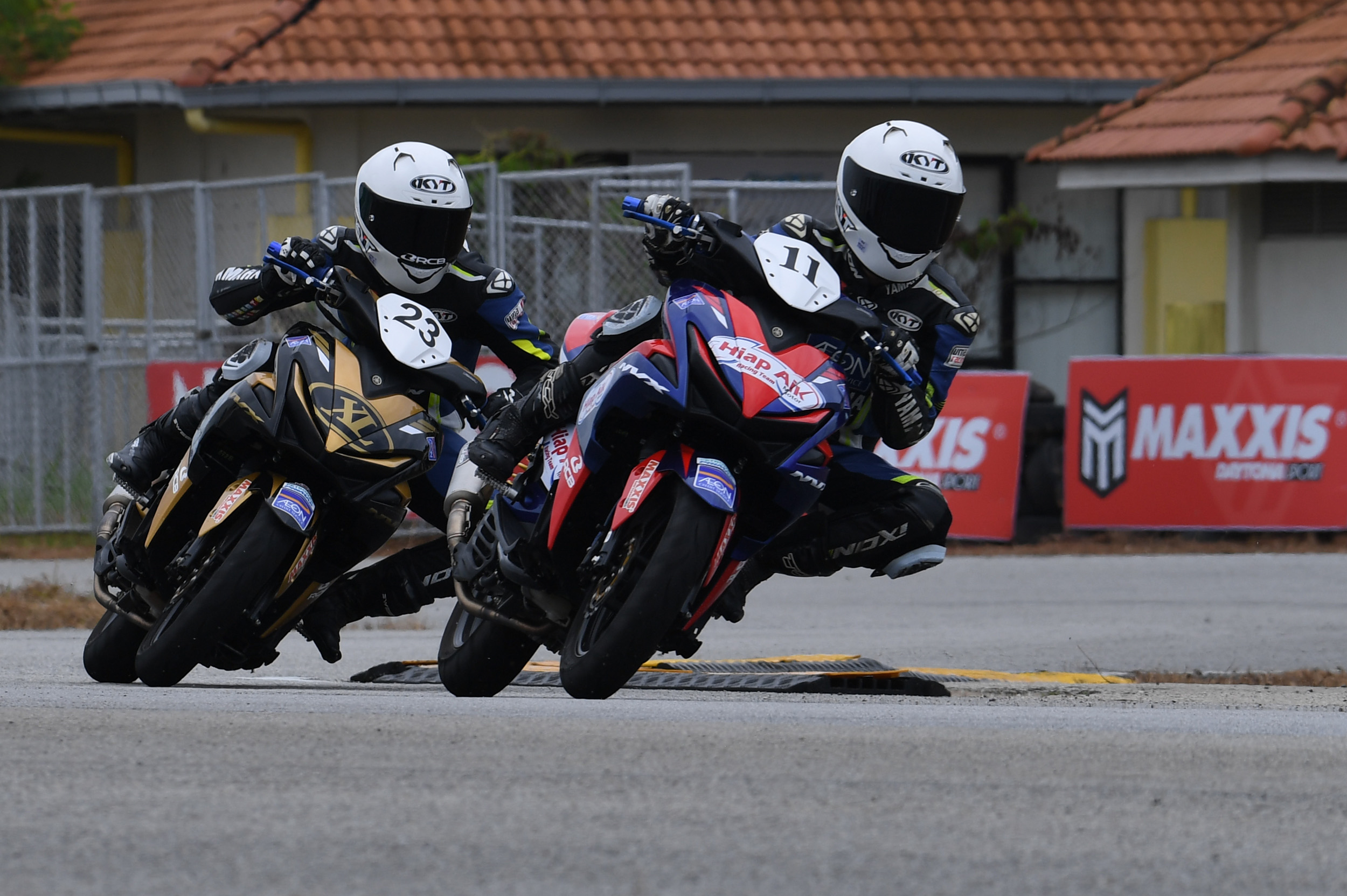 Adib Hakim dan Zuhailnabil kini merupakan calon paling hampir untuk dinobatkan sebagai Juara AEON Credit Service Yamaha NVX Challenge