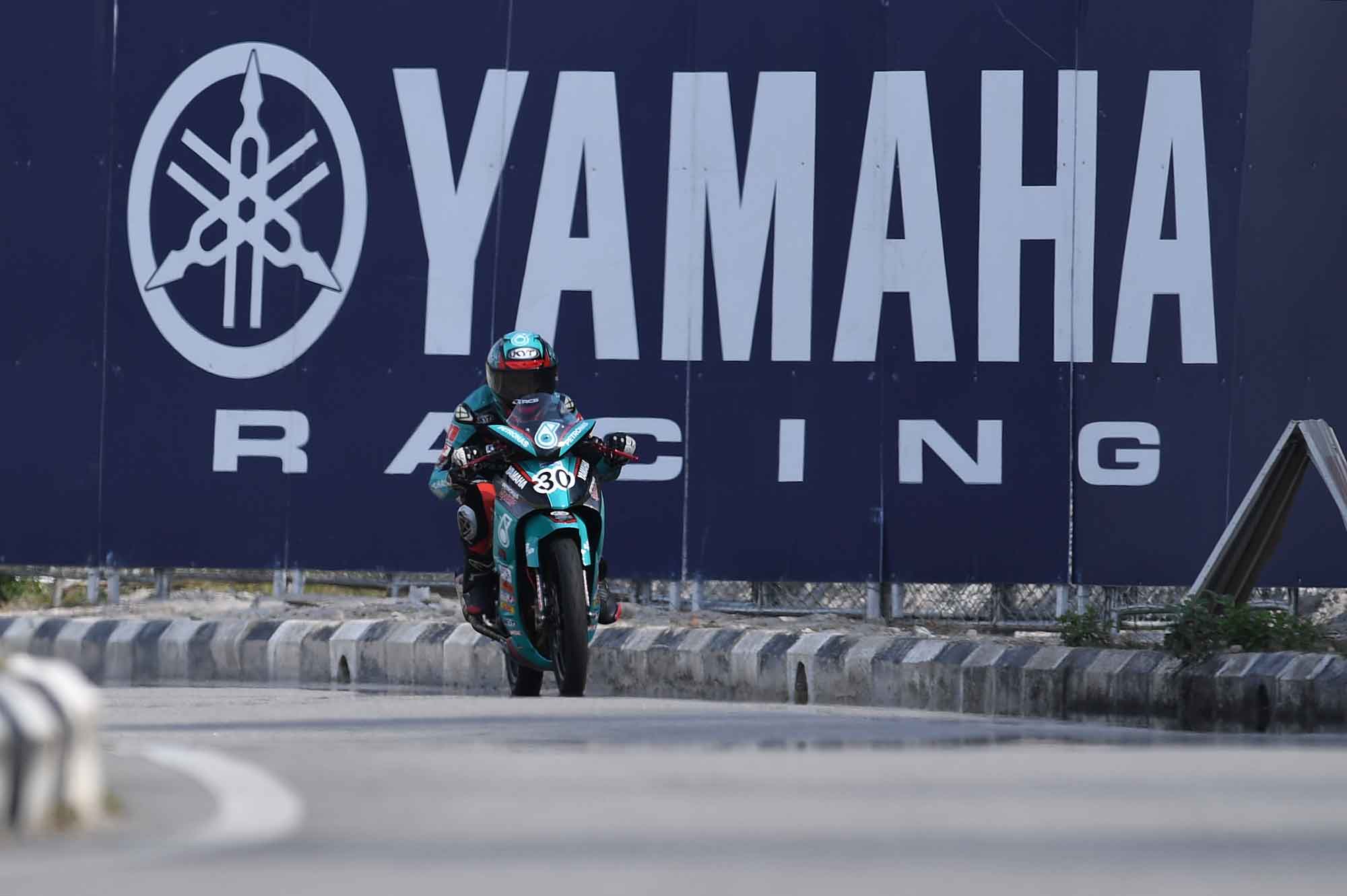 DANISH SEMAKIN YAKIN DI LITAR