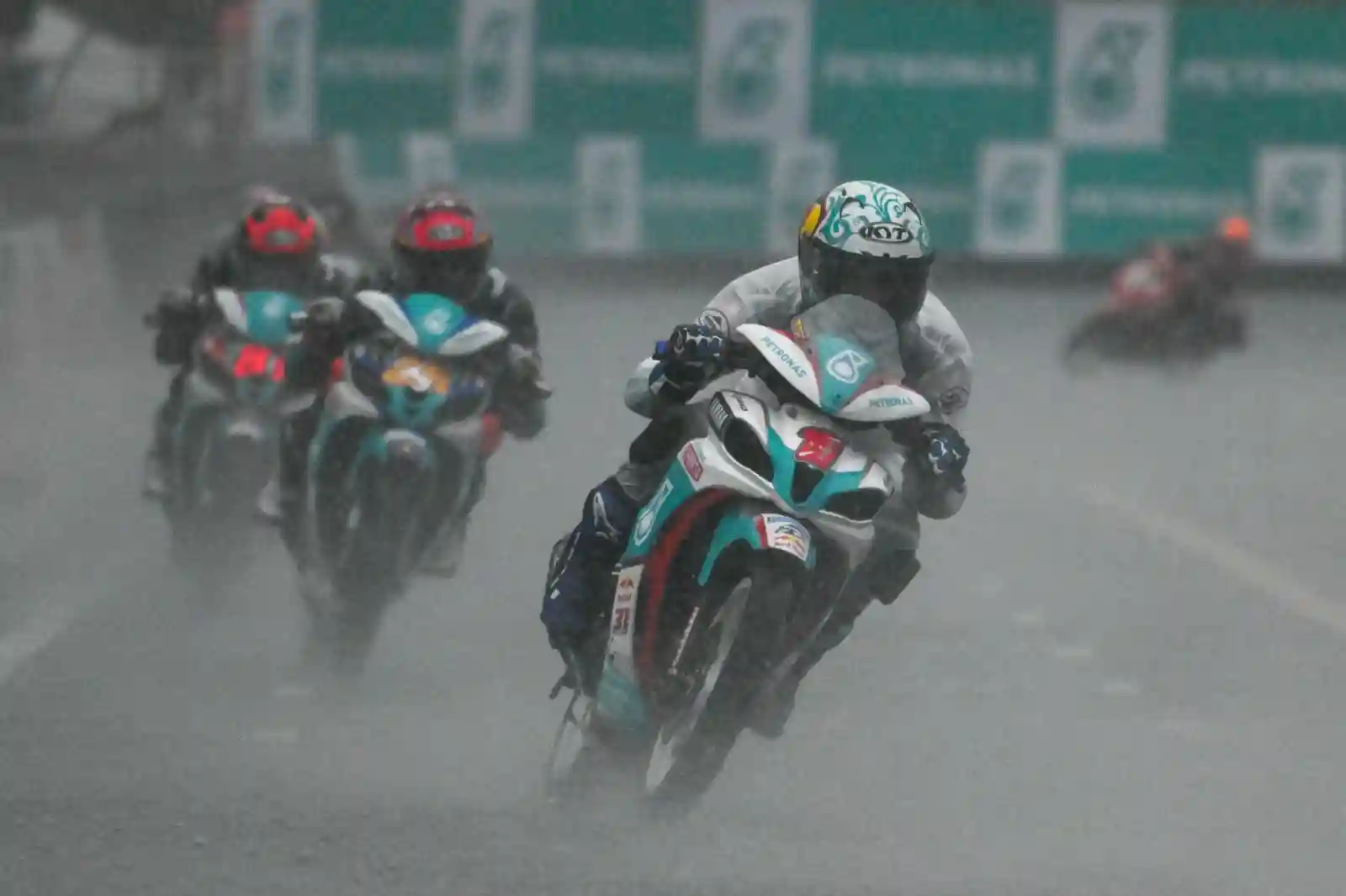 PERSAINGAN SEMAKIN SENGIT UNTUK SYAMIL