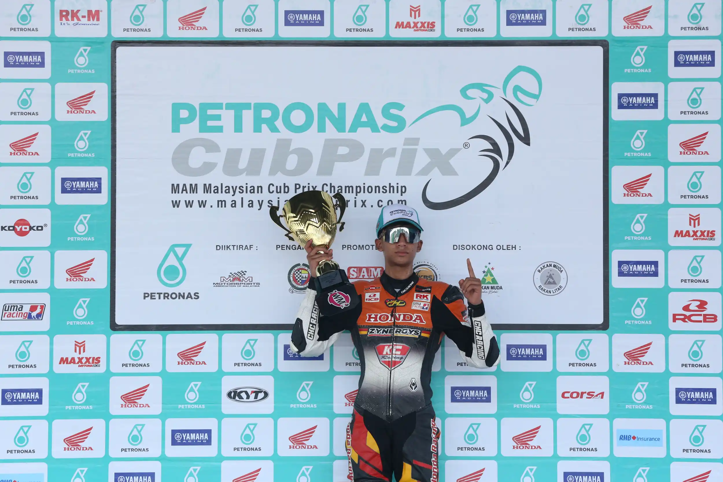 AKIF CURI TUMPUAN DI SEPANG
