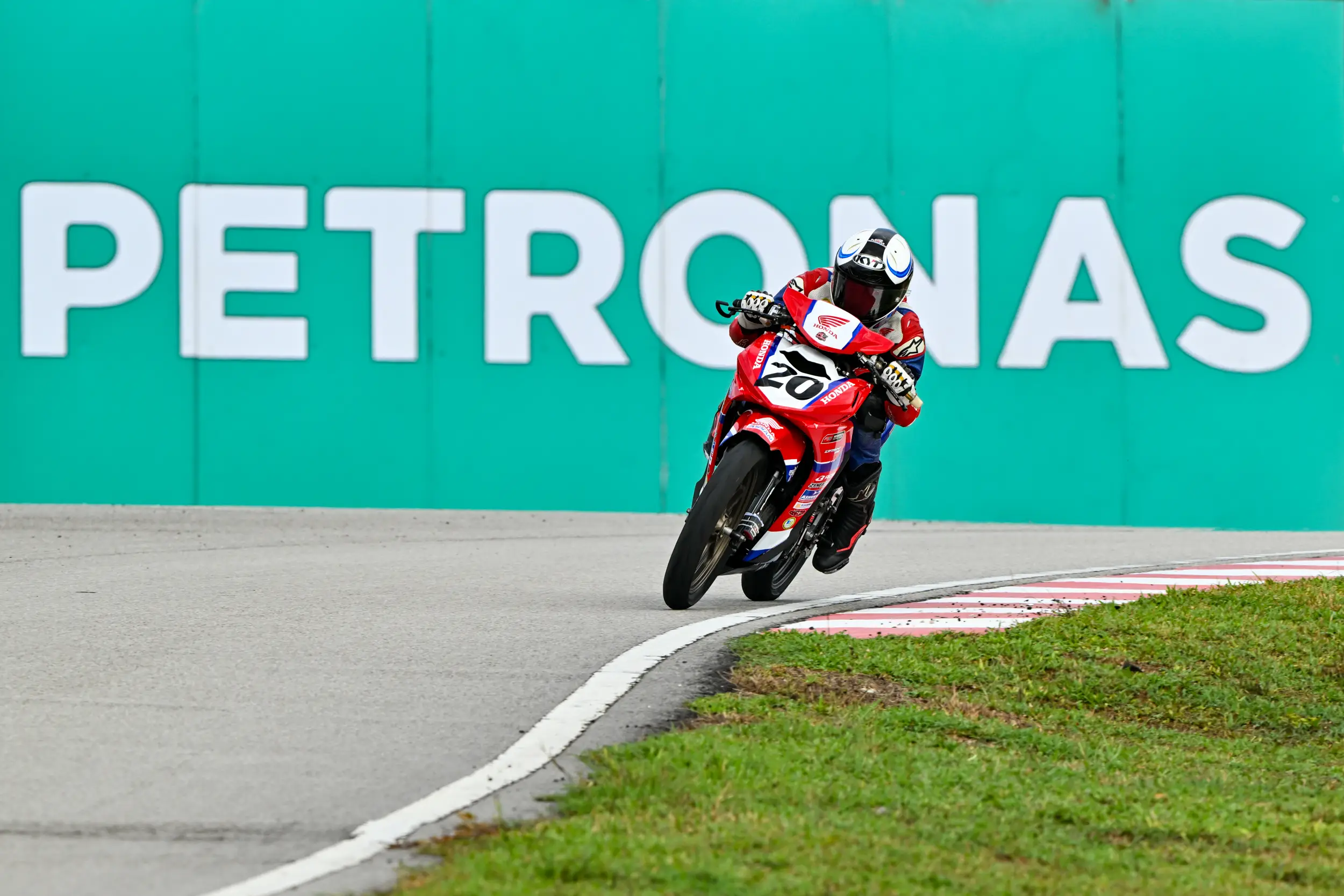 HONDA KUASAI BARISAN DEPAN